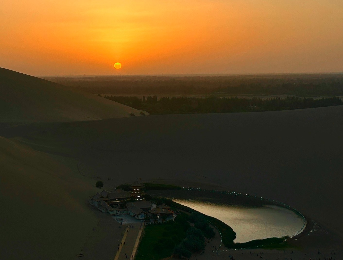 敦煌逐西租車公司：商務(wù)租車有哪些優(yōu)勢？