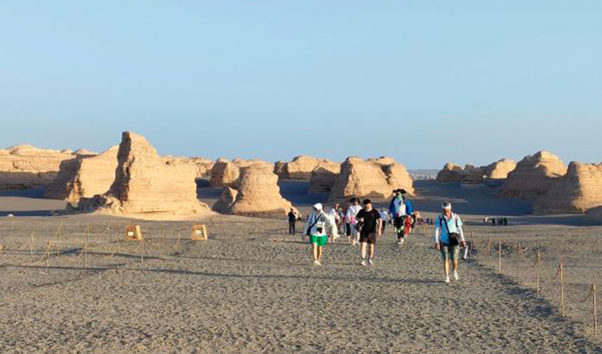 敦煌小團(tuán)包車旅游：敦煌包車去雅丹多少錢？雅丹地質(zhì)公園包車旅游費(fèi)用