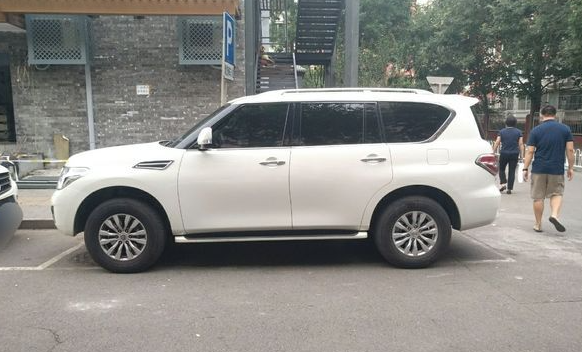 敦煌小團(tuán)包車旅游：途樂(lè) 4.0L 包車價(jià)格，敦煌包車自由行