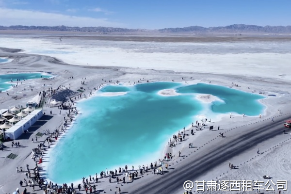 我們公司20人團(tuán)建，想租一輛考斯特，司機(jī)住宿怎么安排？  