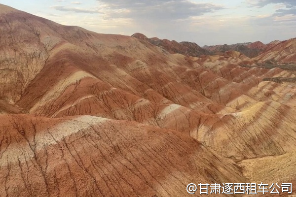 甘肅包車旅游，遇到車輛故障怎么辦？有救援服務(wù)嗎？  