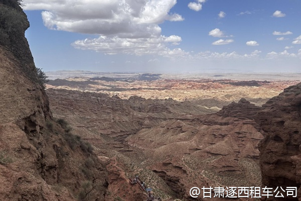 國慶期間敦煌人多嗎？包車能避開人群嗎？  